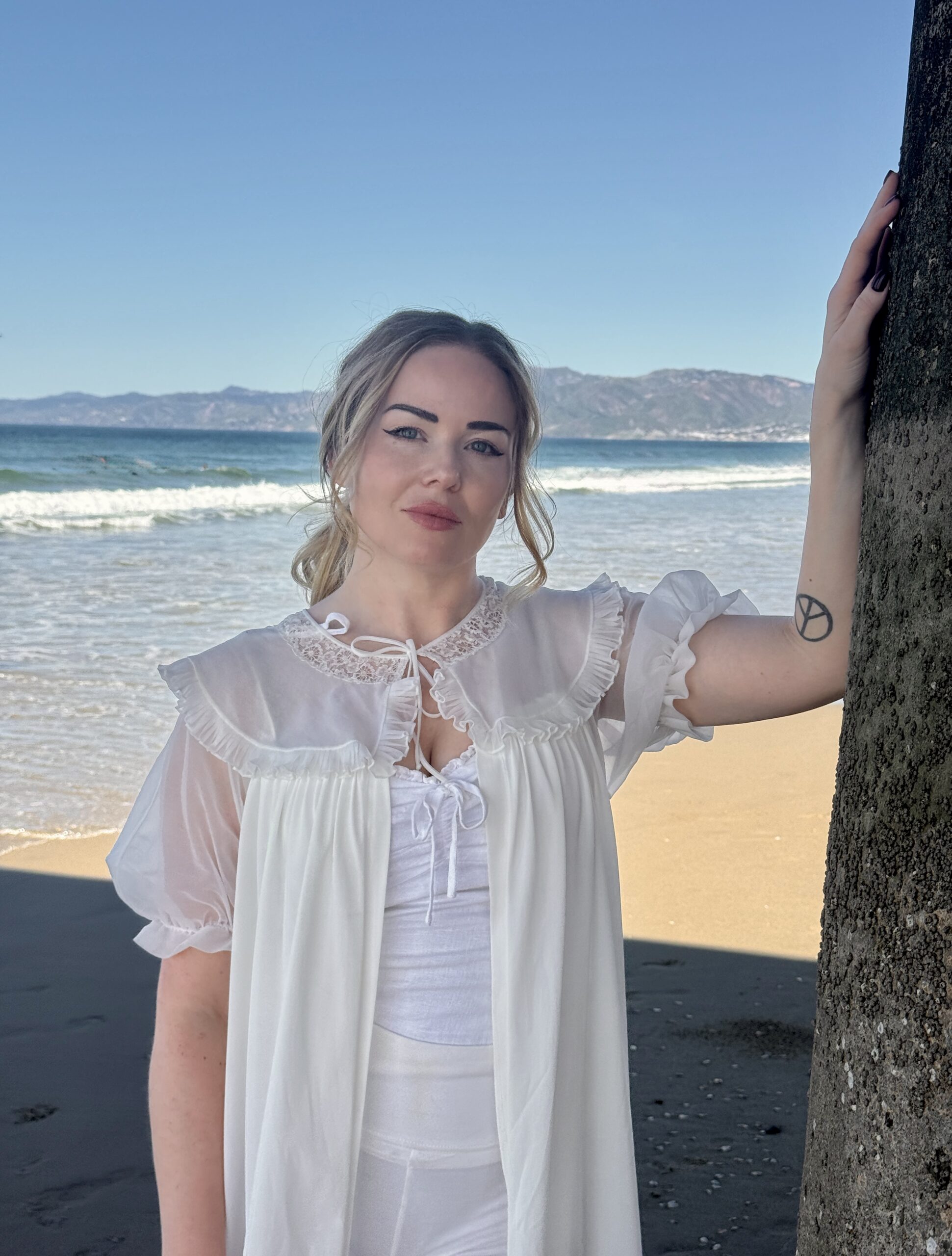 Isla Blix, breathwork facilitator & expert in rising Kundalini energy for deeper healing and transformation